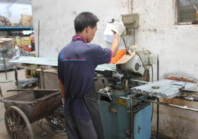 Cutting steel rods to required length